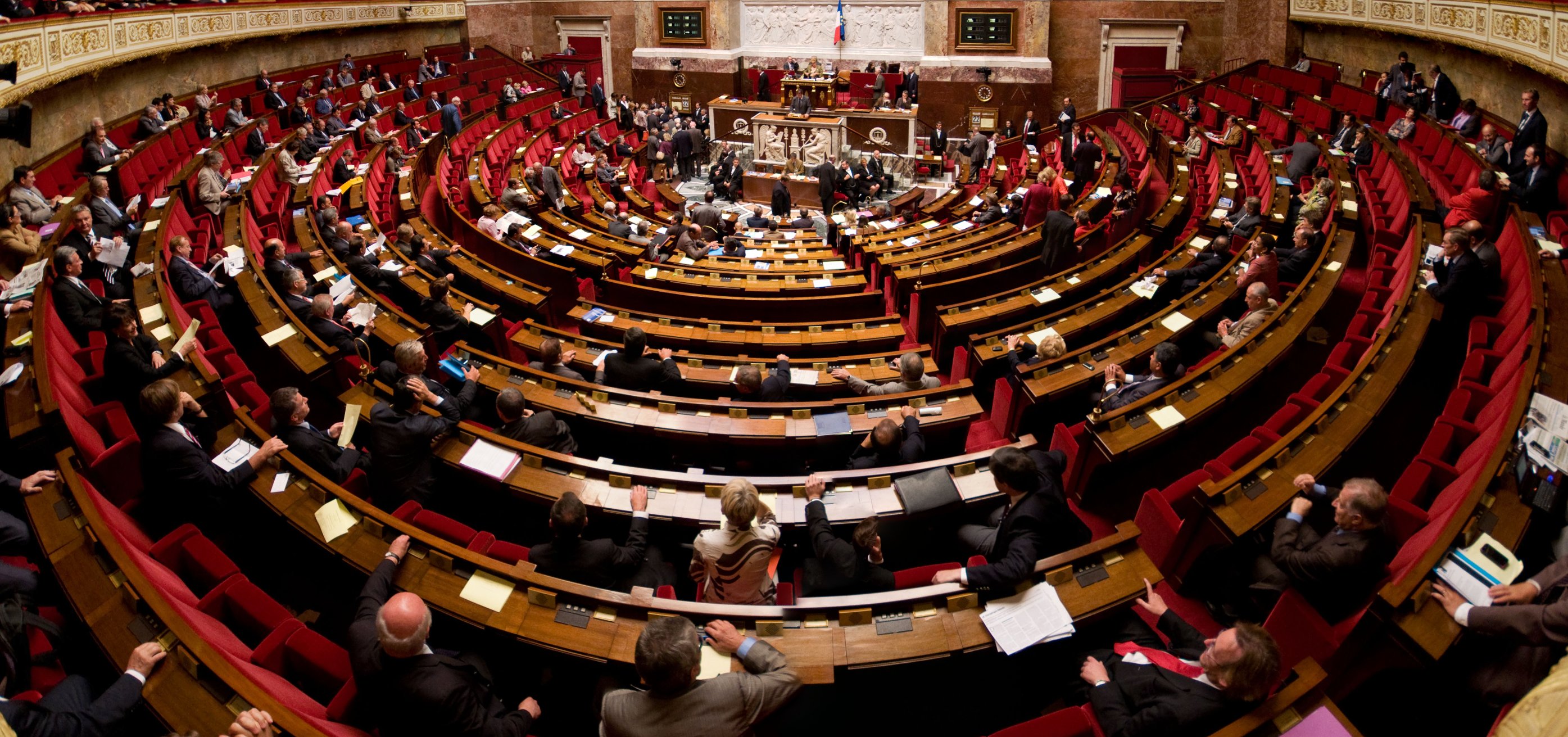 Vue panoramique de l'hémicycle de l'Assemblée nationale