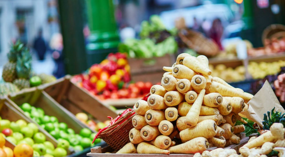 des légumes bio sur un étal