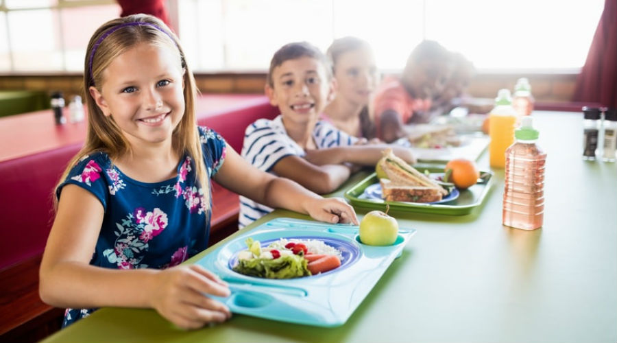 Bio dans les cantines : la restauration scolaire s'y met enfin