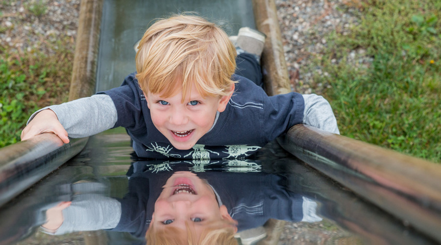 enfant toboggan