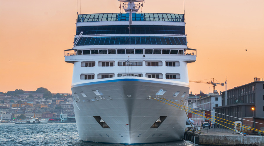 Pollution de l'air par les navires : la France veut durcir les normes en Méditerranée