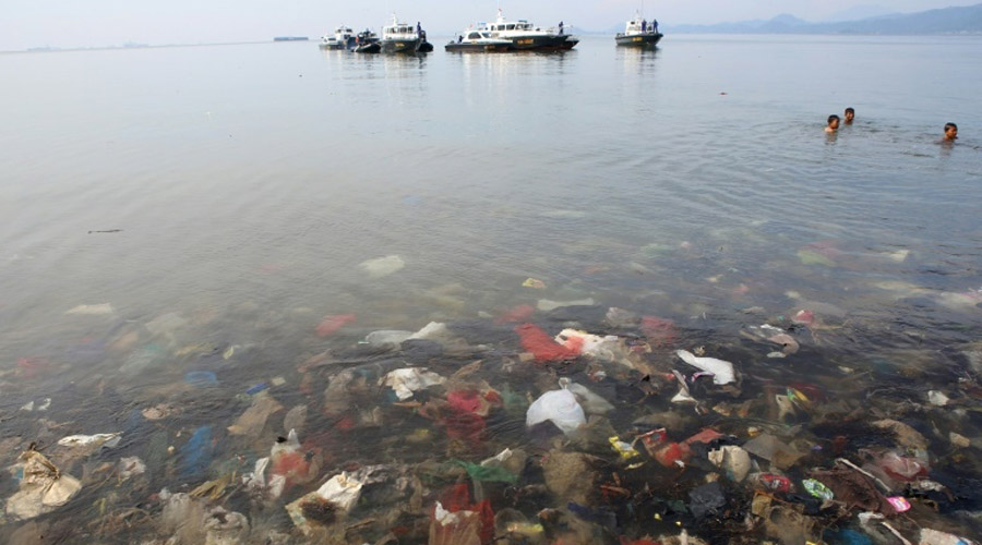 Déchets en plastique dans l'océan