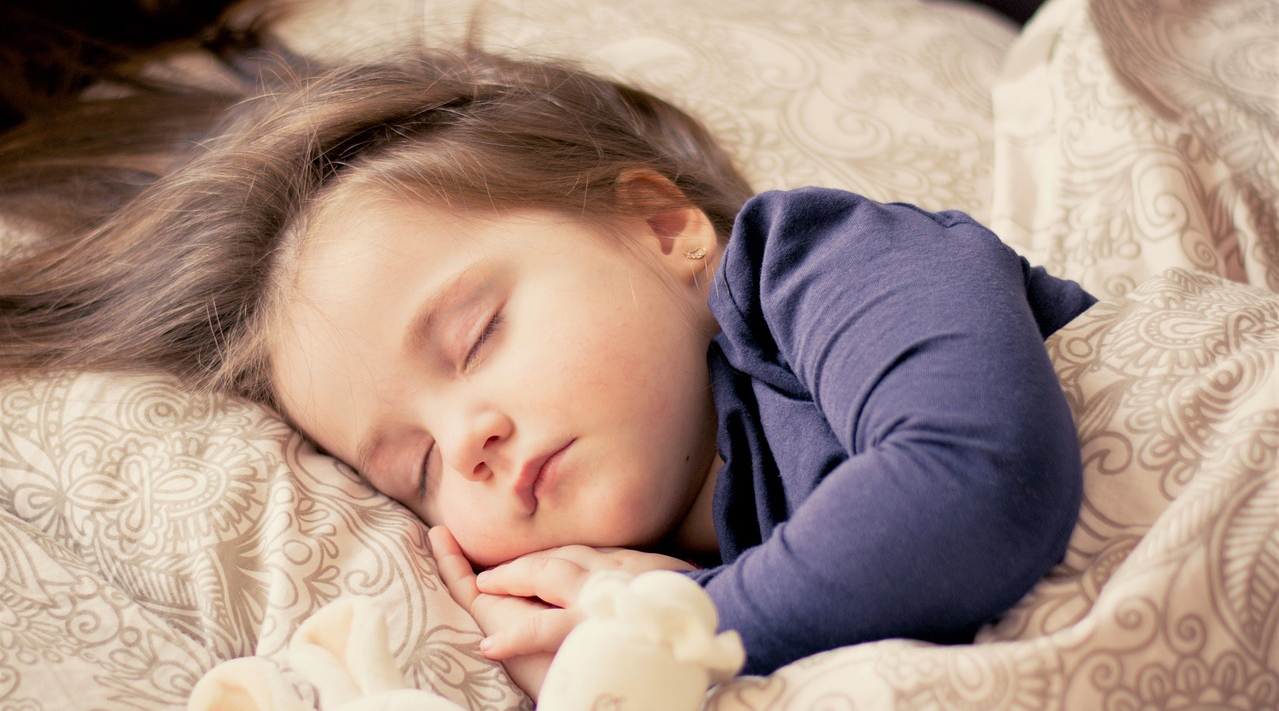 Le passage à l'heure d'été risque d'impacter fortement le sommeil des enfants.