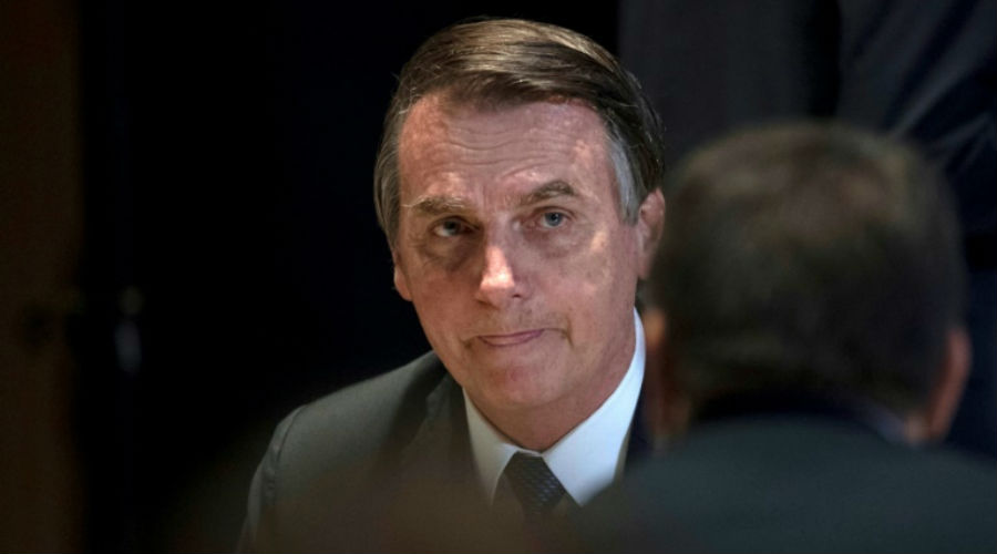 Amazonie : Bolsonaro minimise la gravité des incendies et s'en prend aux médias