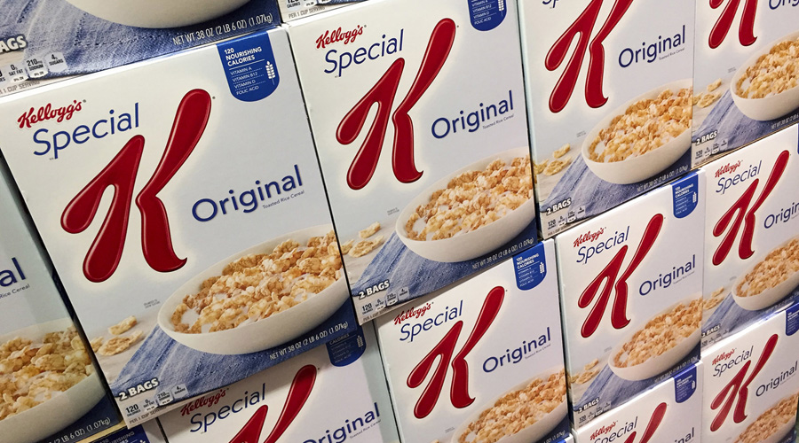 Boîtes de céréales Kellogg dans un supermarché