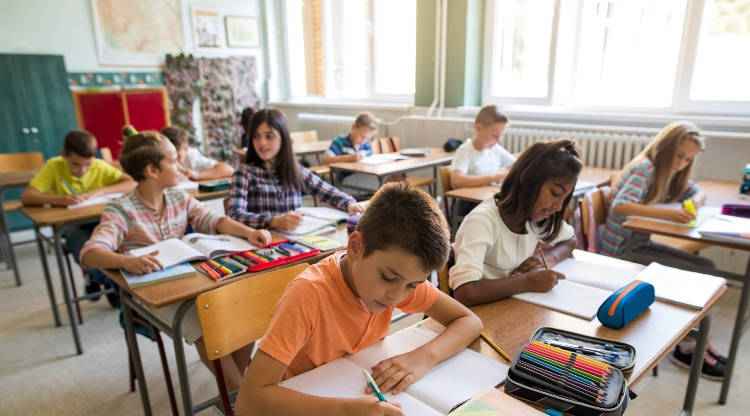 enfants à l'école