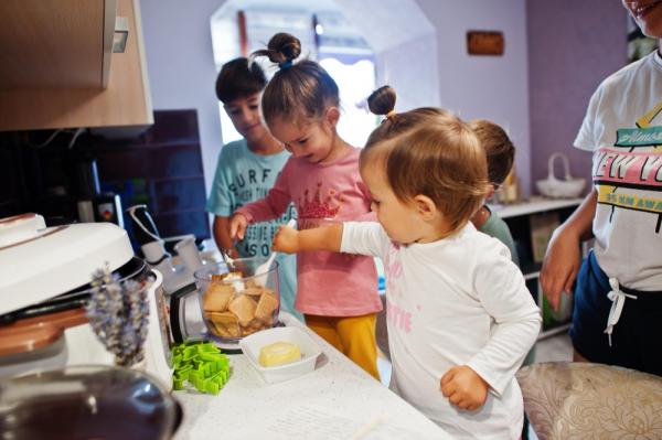 Expériences scientifiques ludiques à faire avec les enfants en cuisine :  transformer les aliments en famille - Citizenkid